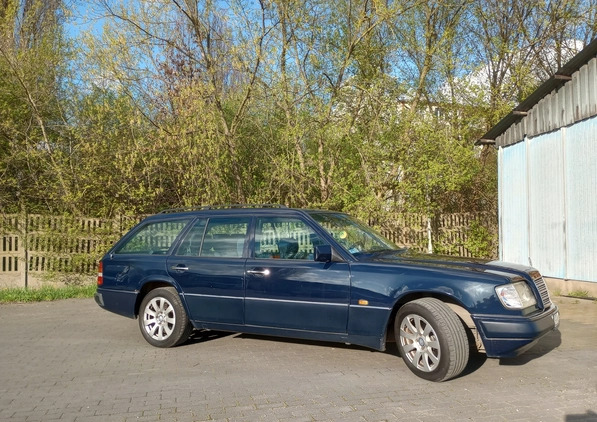 Mercedes-Benz Klasa E cena 13999 przebieg: 330000, rok produkcji 1995 z Łódź małe 92